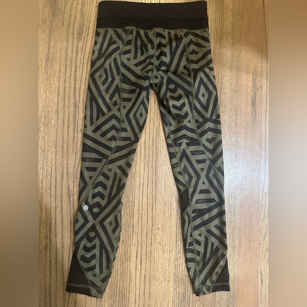 Lululemon Inspire Tight II-Chevron Shuffle Fatigue Green Black-Size 4